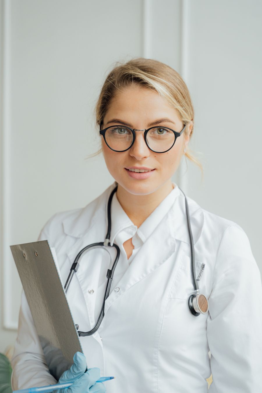 A professional TFT Healthcare caregiver